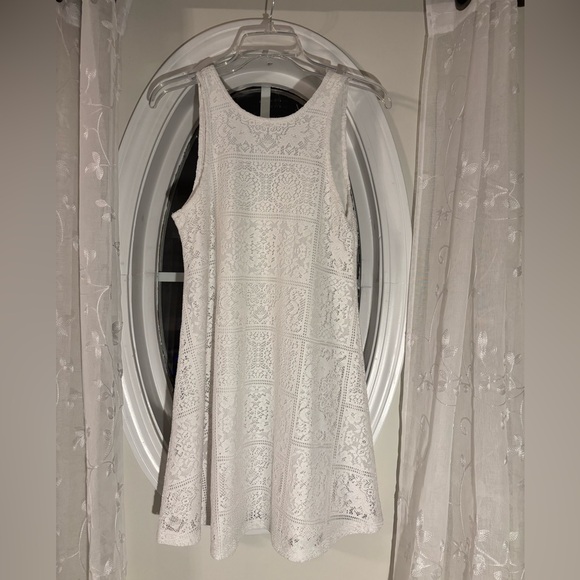 Francesca's Collections Dresses & Skirts - Francesca's White Lace Short Sleeveless Dress - XS